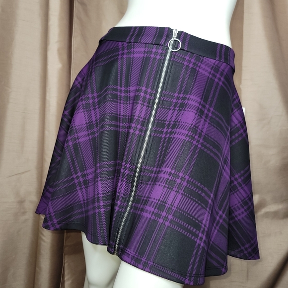 Hot Topic Dresses & Skirts - Hot Topic Women's Plaid Zip-up Skater Skirt - Size: Small- Purple / Black- NWT